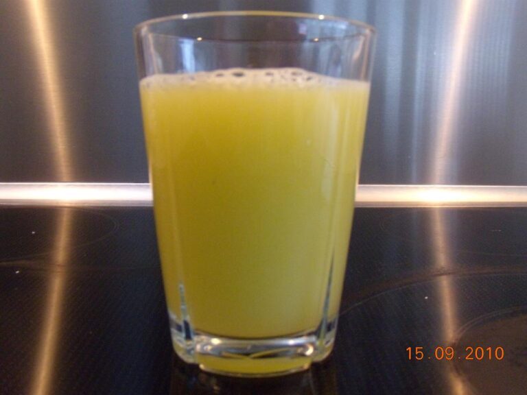 Glas med frisk appelsinsaft