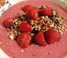 Jordbær smoothie med mandler og kokos