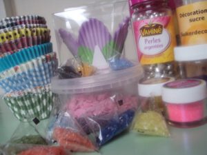Cupcakeforme og kagedekorationsmaterialer