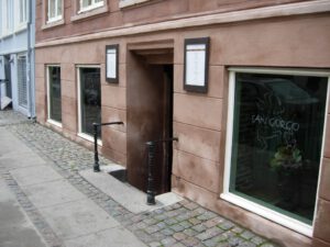 Gadeindgang til restaurant San Giorgio