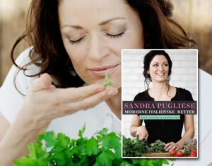 Kvinde med friske urter og italiensk kogebog