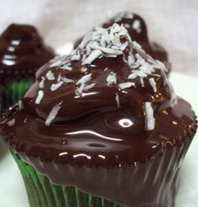 Chokolademuffin med kokosflager.