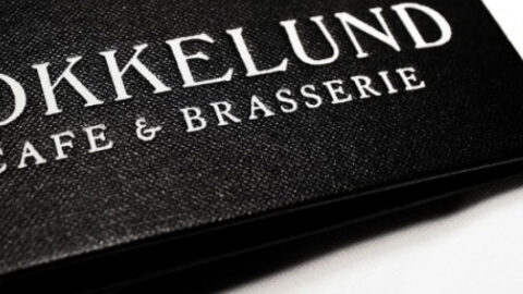 Sokkelund Café og Brasserie skilteskriver
