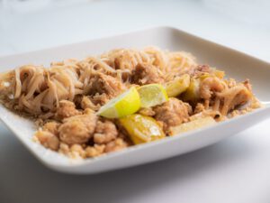Asiatisk nudelret med kylling og lime