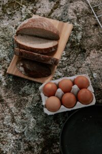 Nybagte boller til morgenbordet