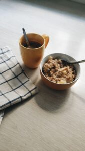 Yoghurt med müsli og bær