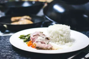 Andebryst med druer og julesalat