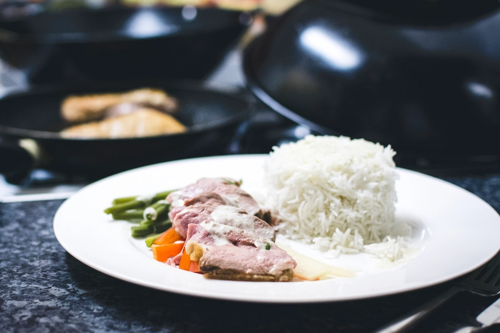 Andebryst med druer og julesalat