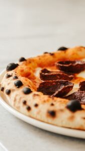 Bradepandepizza med ost og pepperoni