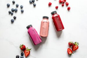 Smoothie med bær og frugt