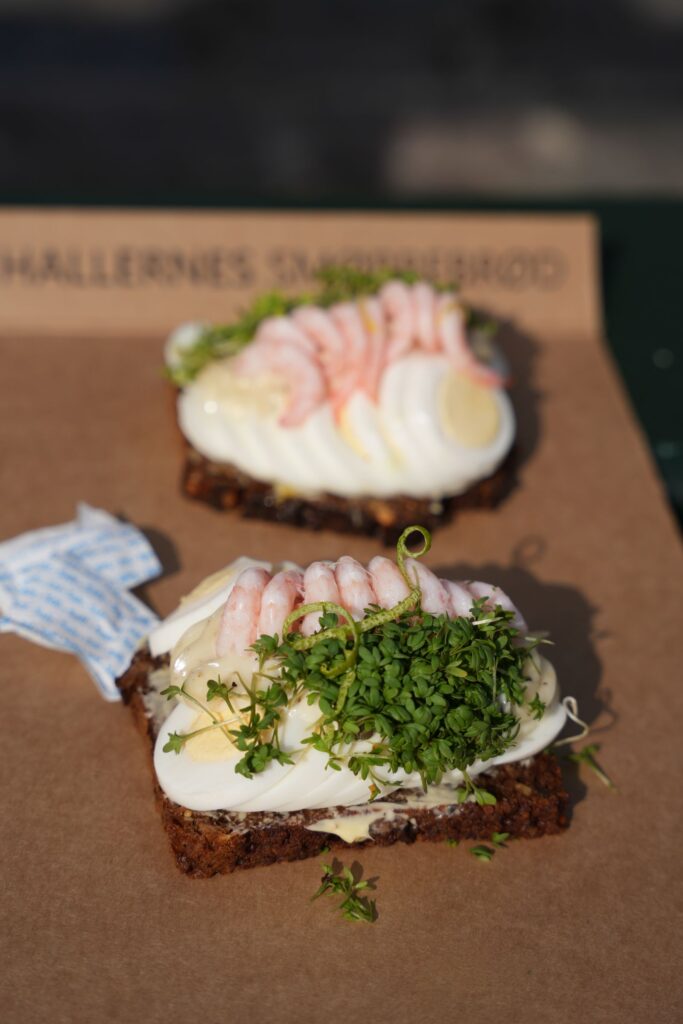 Stegte fiskefileter med remoulade og citron