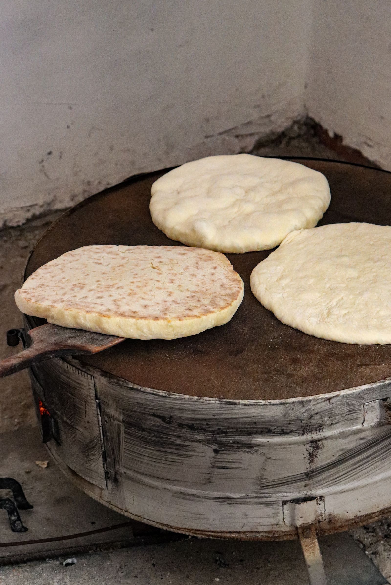 Fladbrød bages på pande