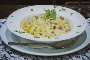 Fyldte skinkeschnitzler med pasta