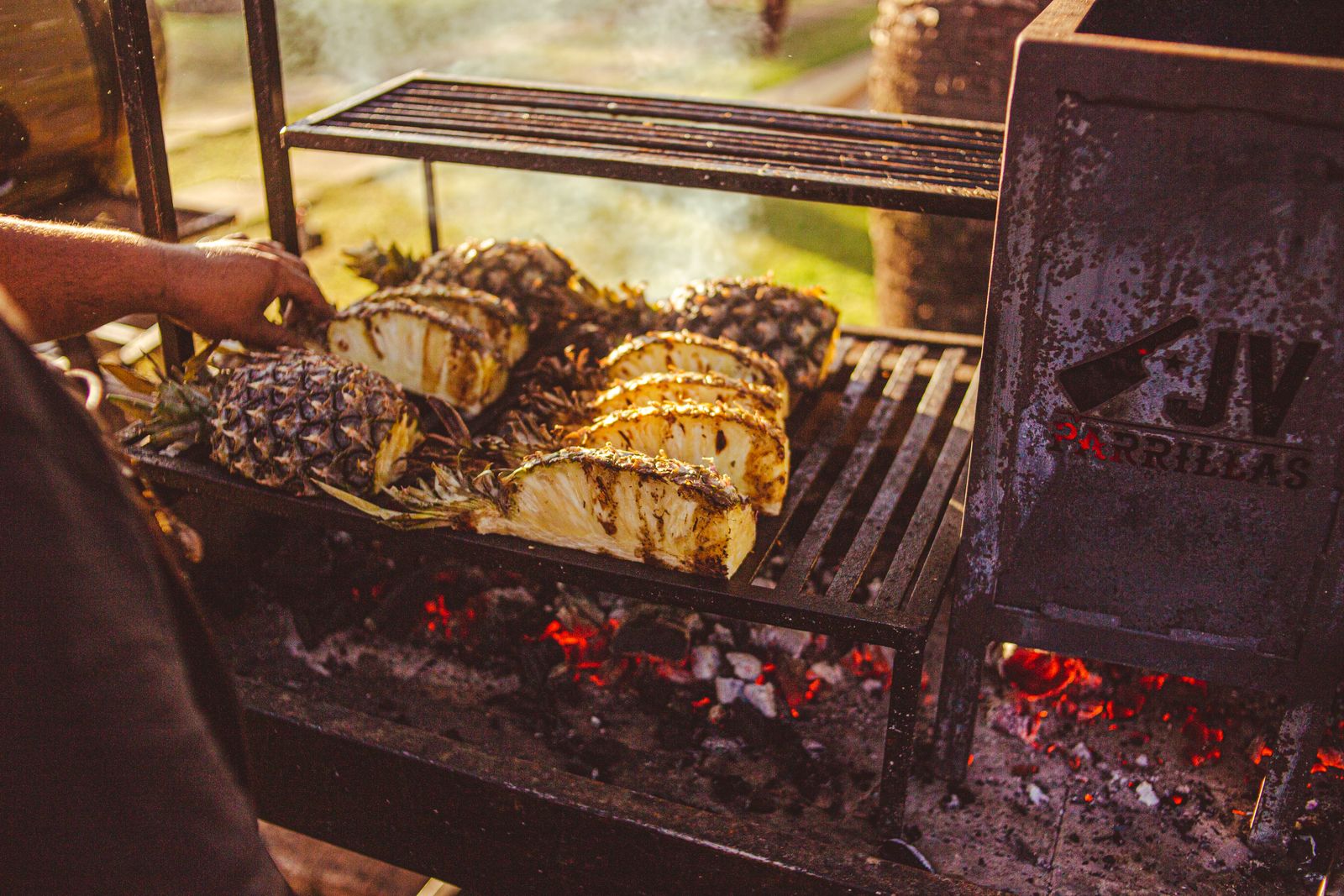 Grillede ananasskiver med karamelkant