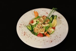 Grillede halloumiskiver med grillstriber