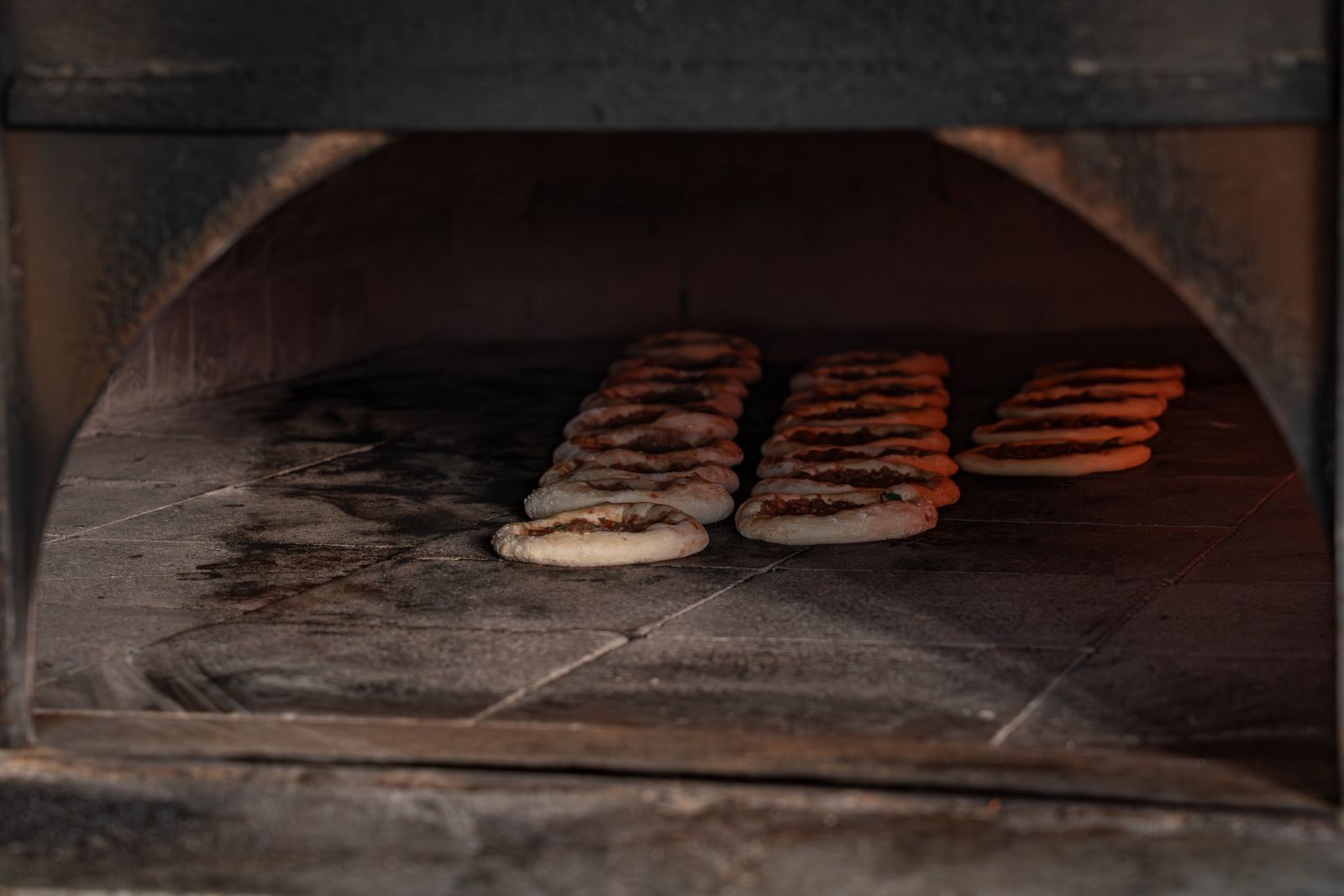 Nybagt brød tjekkes for kernetemperatur