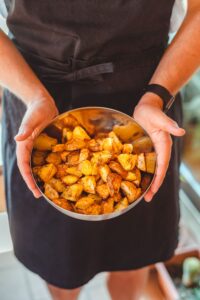 Gyldne kartoffelbåde med krydderi
