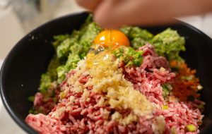 Løgfrikadeller