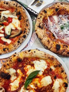 Napolitansk pizza med luftig kant