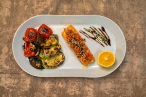 Laksefilet med citron og krydderurter