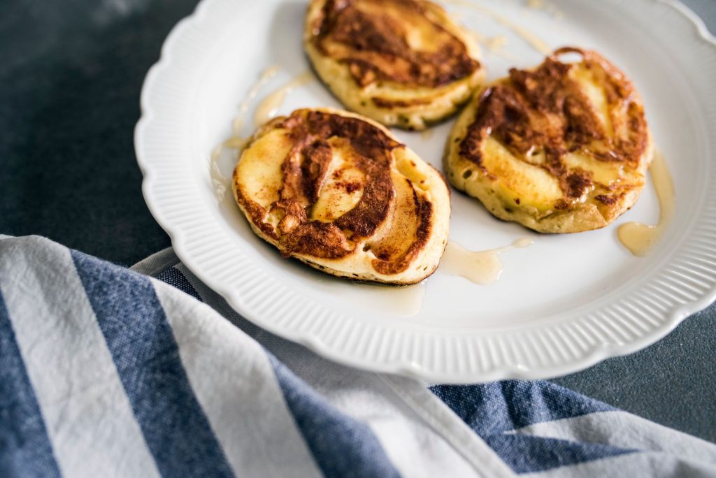 Pandekager med æblekompot