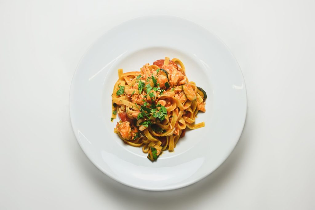 Pasta med courgette og kæmperejer