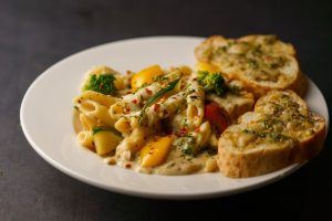 Pasta med savoykål og hvidløgstomat