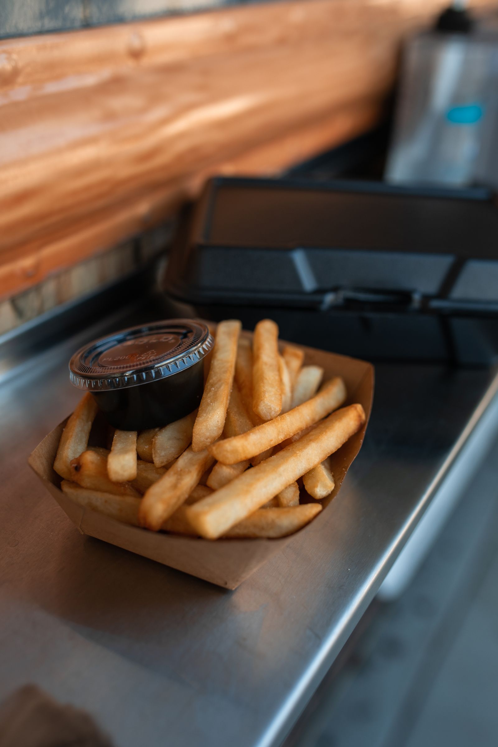 Sprøde pommes frites med dip