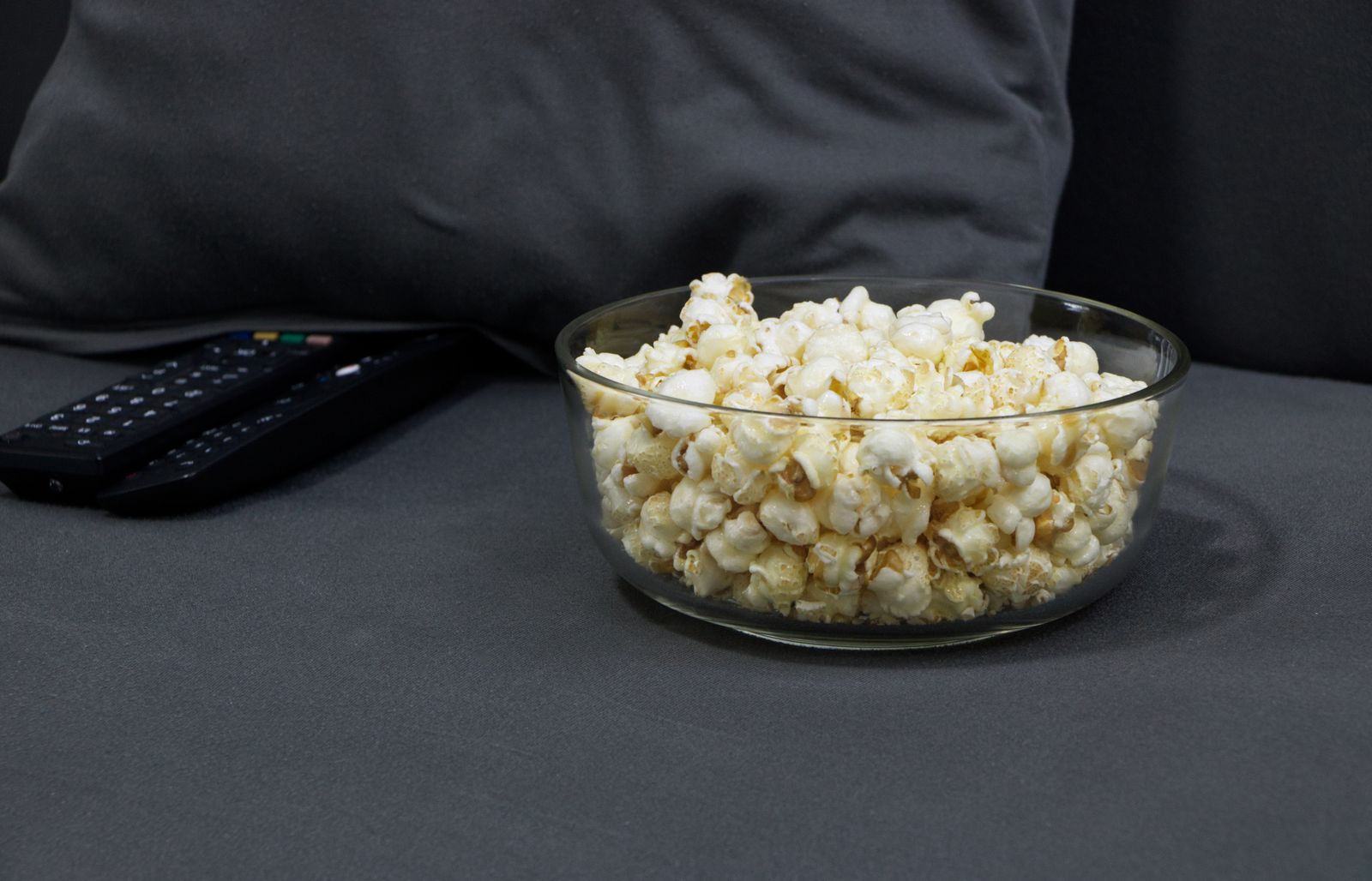 Skål med popcorn