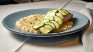 Risotto med panerede lakseschnitzler