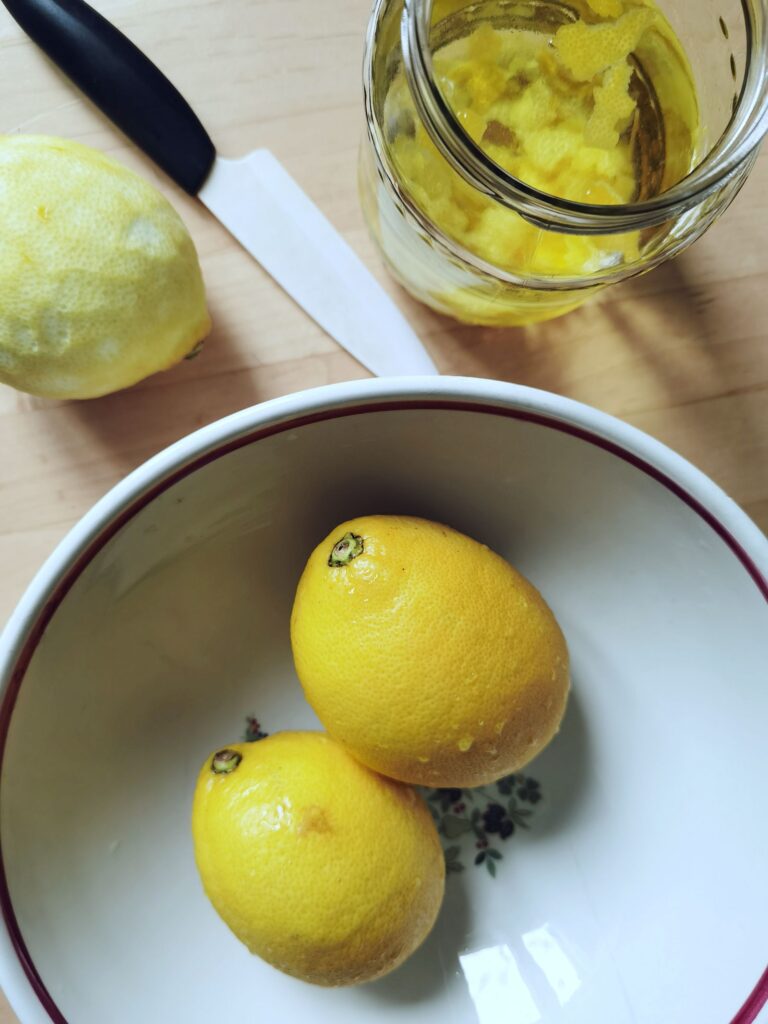 Saltede citroner i glas