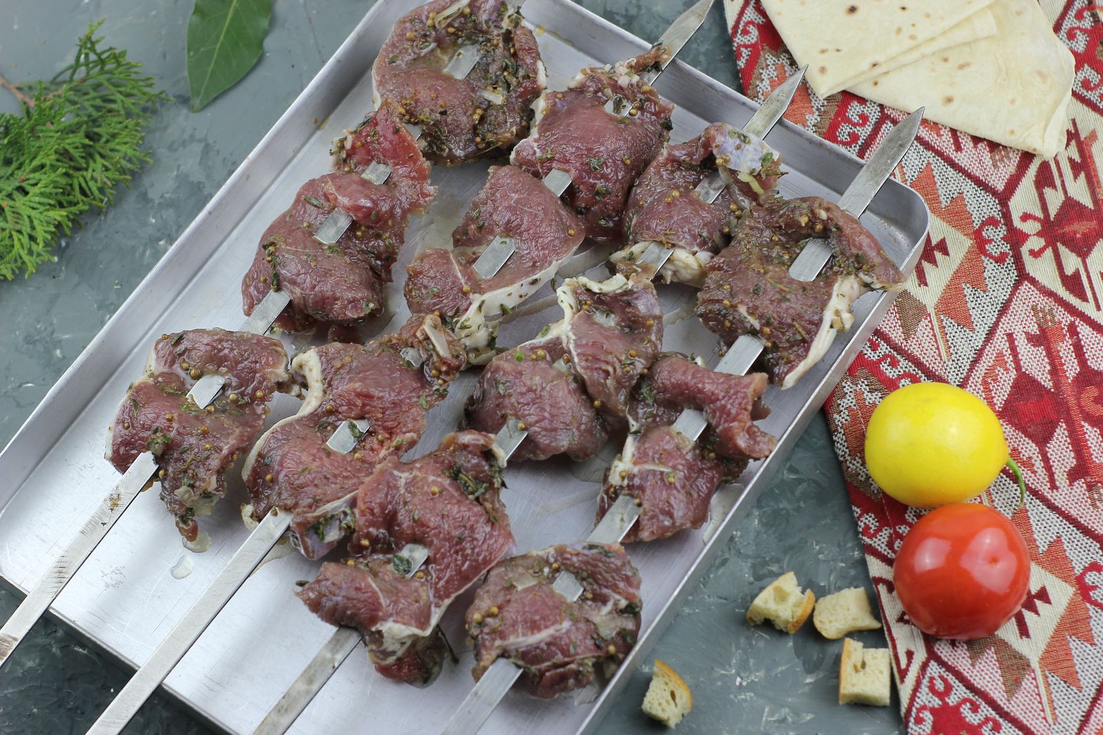 Kød i saltlage før grilning