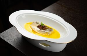 Hvid fiskefilet med grønt